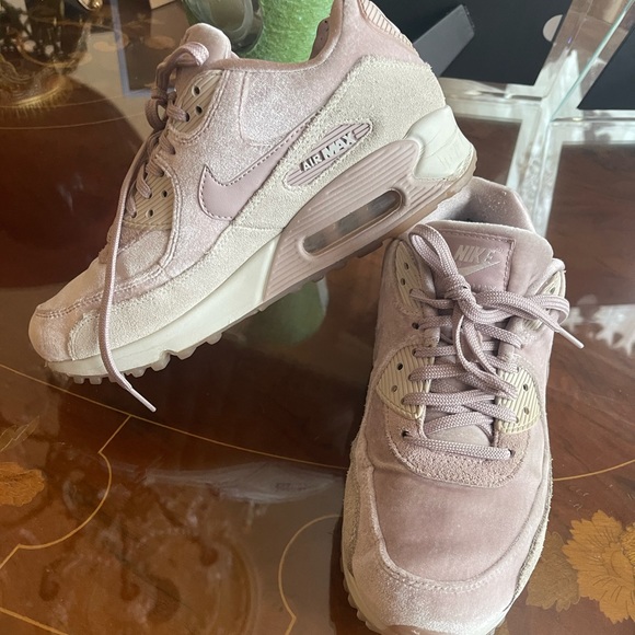 Nike Air Max 90 LX women’s  velvet sneakers running shoes Sz 39.0 USA Sz 8.0 - Picture 8 of 16